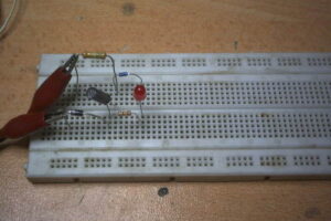 230V AC Voltaj ile Trafosuz Basit Led Flaşör Devresi