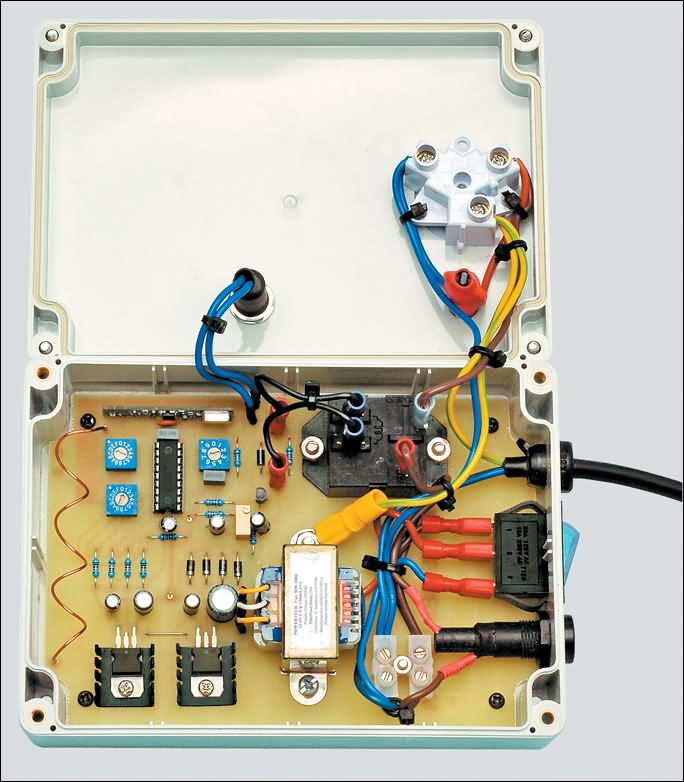 circuit-board-uhf-remote-controlled-mains-switch