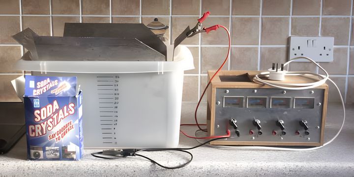 1 plastic container sodium carbonate dc power supply assembly electrolytic rust removal