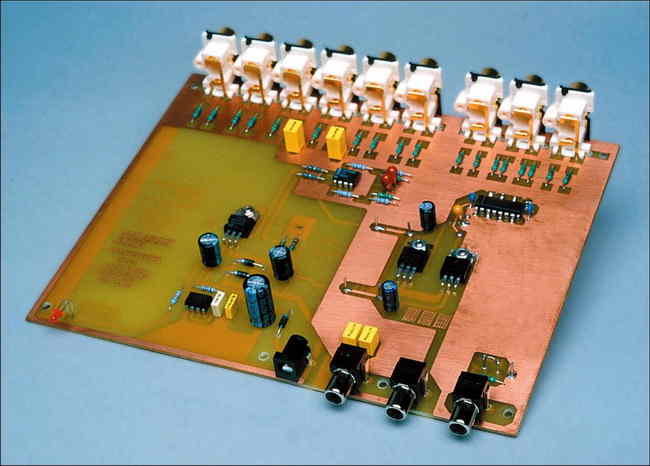 lm833-max497-low-cost-audio-video-distribution-amplifier