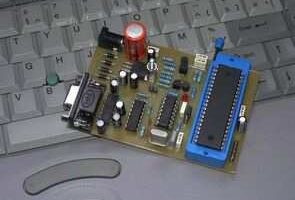 MC68HC908GP32 Programlayıcı devresi