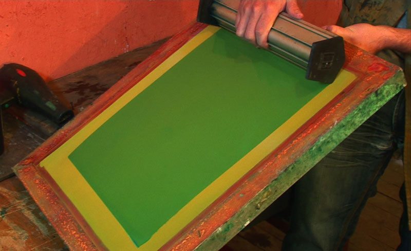 serigrafi elegine emulsiyon uygulama asamasi emulsion application stage on screen printing mesh