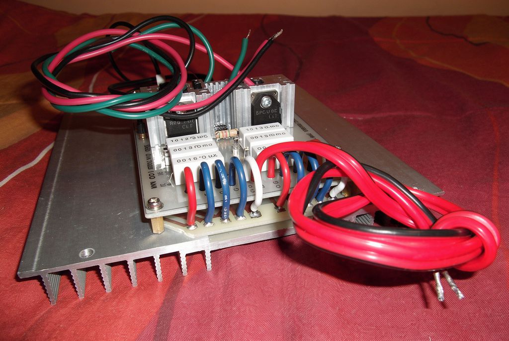 300w amplifikator devresi 45v simetrik dc ile calisiyor guc transistorlerinin tumu npn 2n3773 mj15003 mj11016