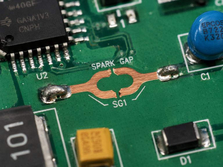 pcb spark gap nedir nasil calisir esd yuksek gerilim darbesi