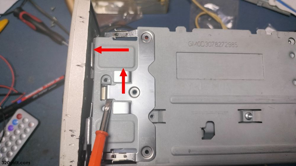 Delphi Grundig CD 30 MP3 Teyp Uzaktan Kumandalı USB Bluetooth Modül Montajı 5 Removing the front panel of the delphi grundig cd 30 mp3 tape recorder