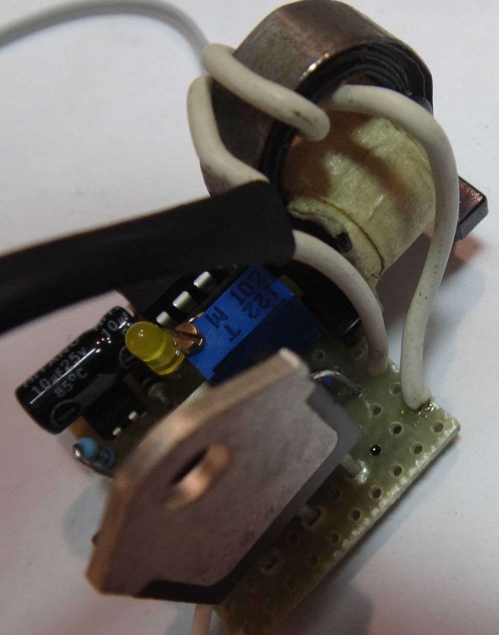 electric heater circuit current limiting microcontroller circuit ac current sensor triac control circuit